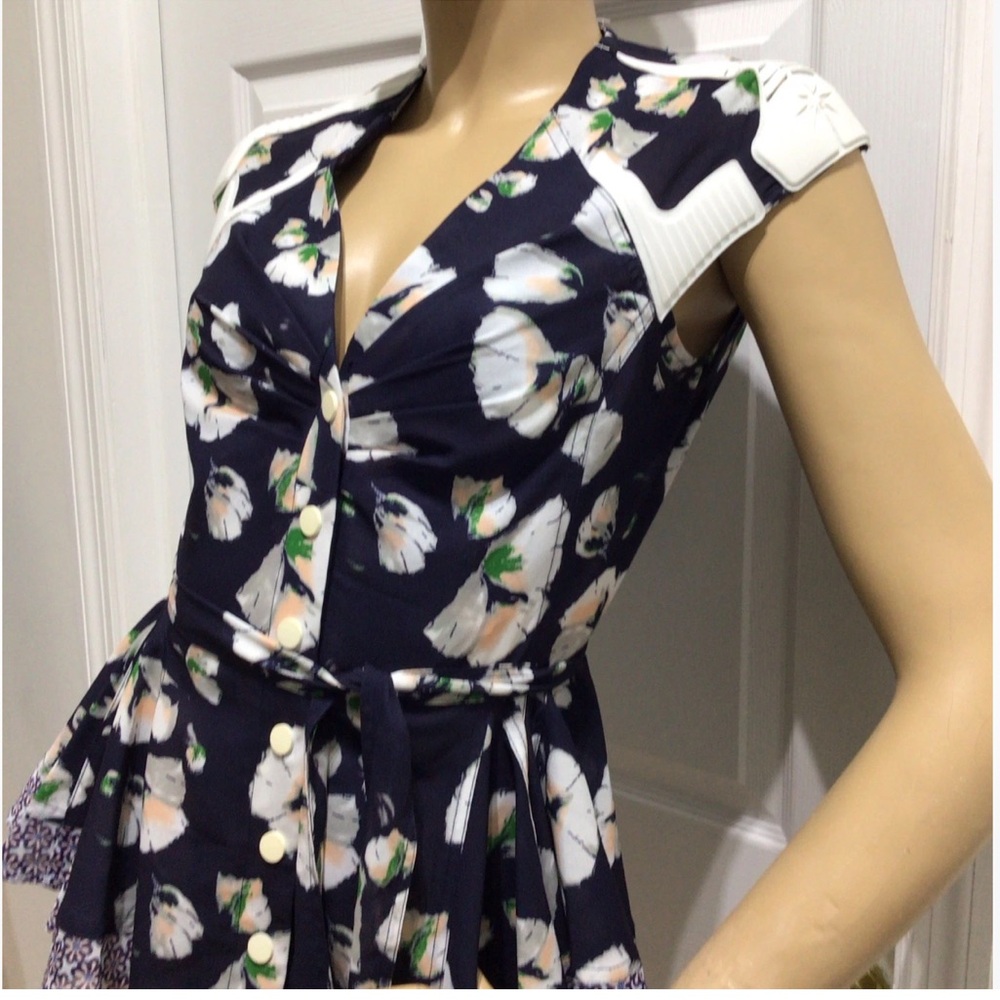 BYRON LARS BEAUTY MARK SIZE 4 NAVY BLUE FLORAL TOP WITH PEPLUM - Picture 5 of 8